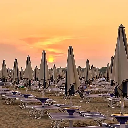 Enjoy Your Only 100mt From The Sea - Beahost Hotel Bibione